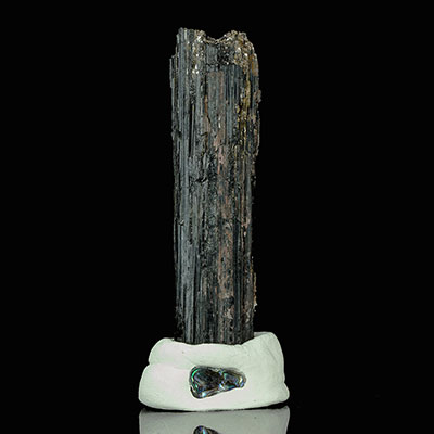 Black Tourmaline Properties and Meaning 